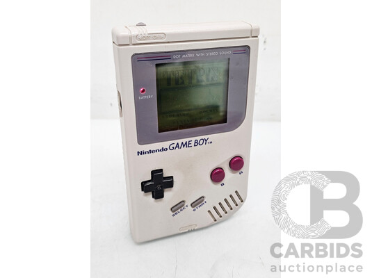 Vintage Nintendo (DMG-01) Gameboy W/ Games