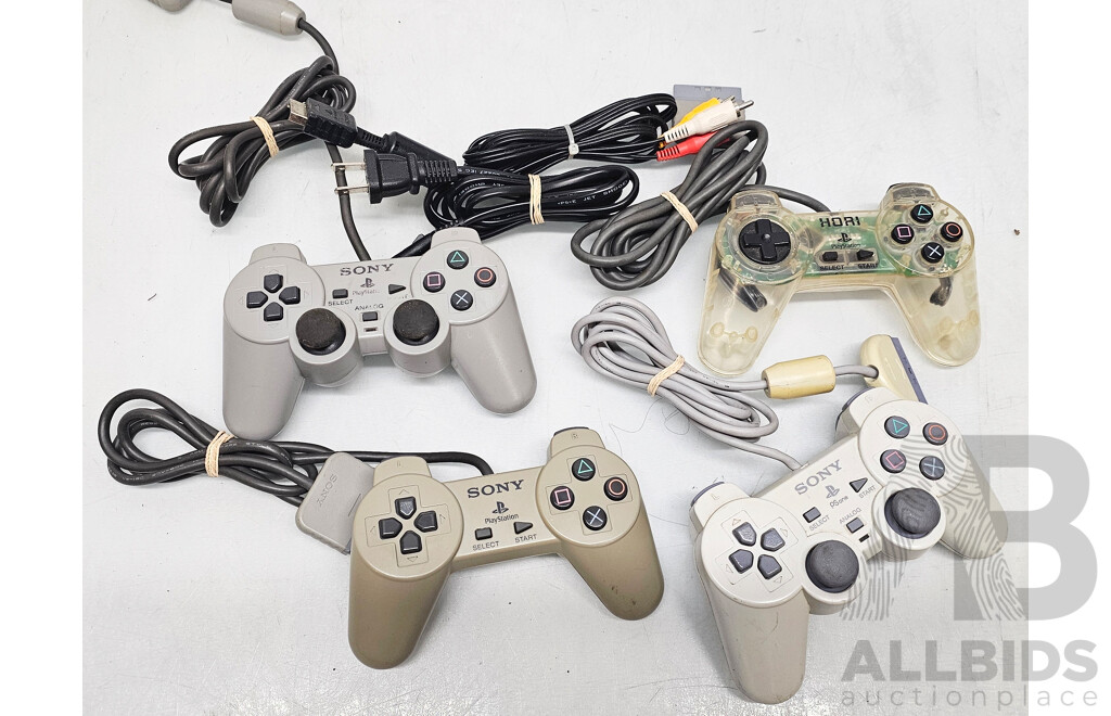 Sony (SCPH-5500) Playstation 1 Videogame Console W/ Controllers