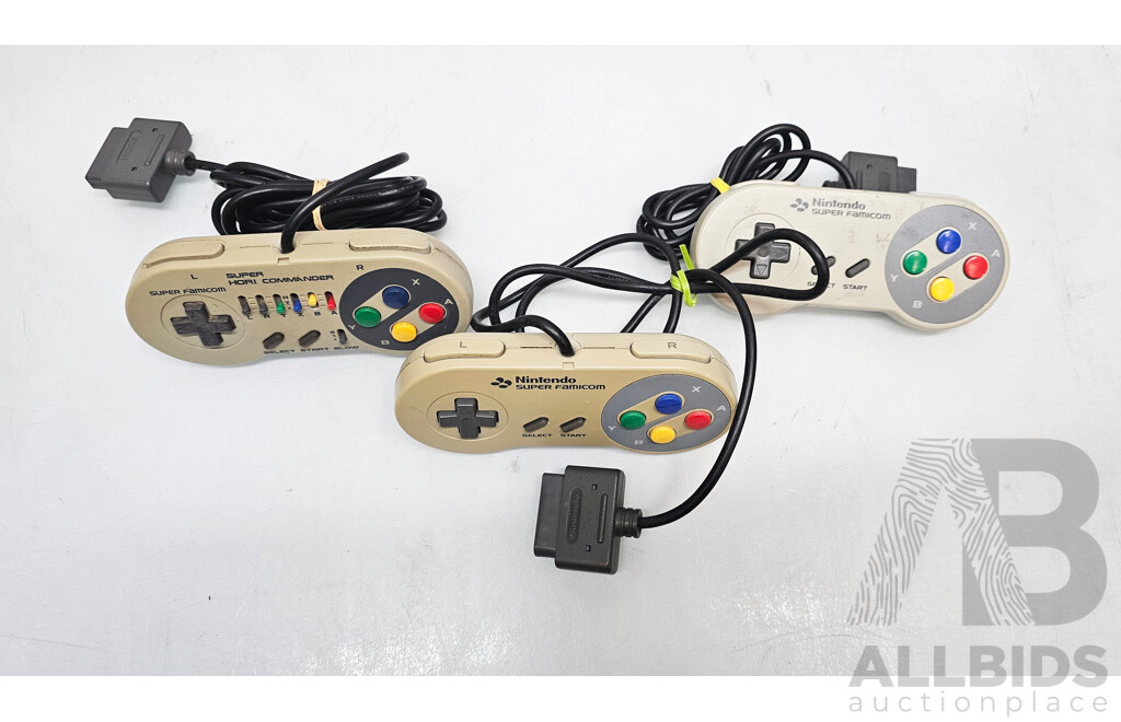 Nintendo Famicom Video Game Console W/ Controllers, Power Supply & Games