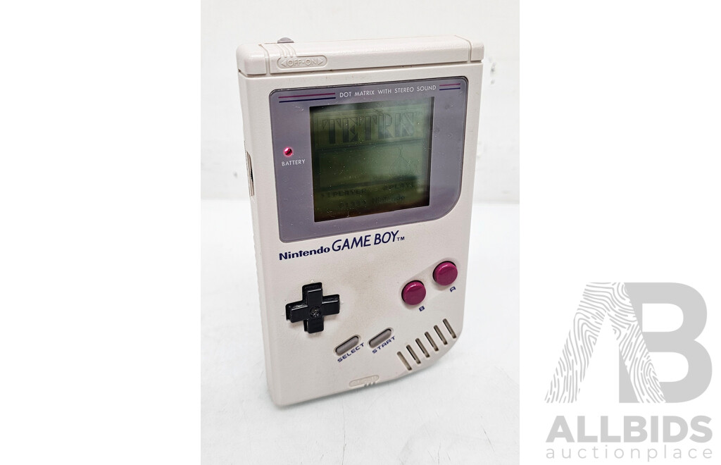 Vintage Nintendo (DMG-01) Gameboy W/ Games