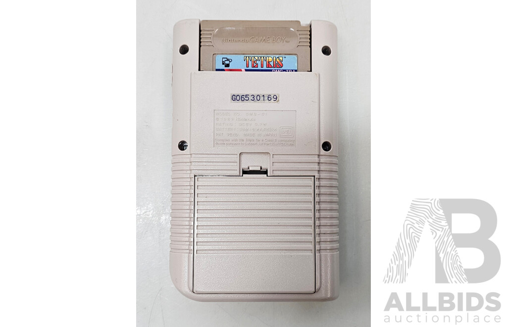 Vintage Nintendo (DMG-01) Gameboy W/ Games