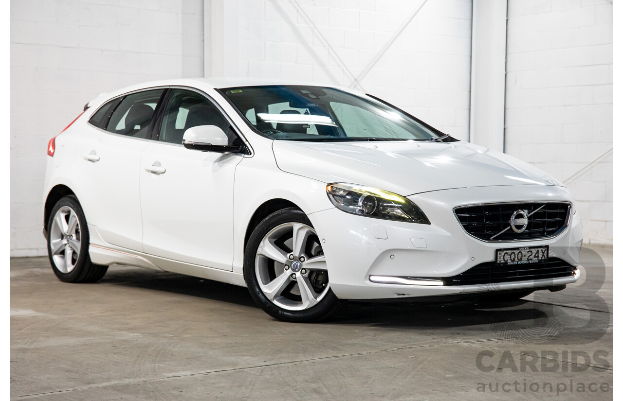 11/2013 Volvo V40 T4 Luxury M 5d Hatchback White Turbo 2.0L
