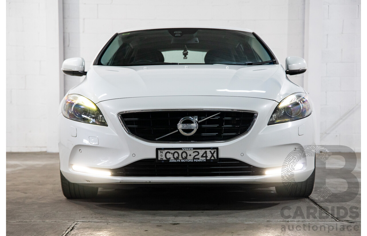 11/2013 Volvo V40 T4 Luxury M 5d Hatchback White Turbo 2.0L