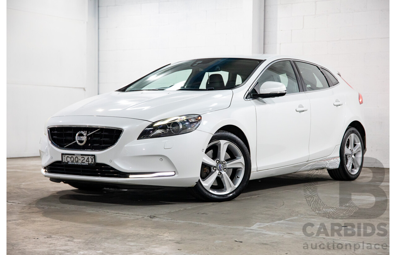 11/2013 Volvo V40 T4 Luxury M 5d Hatchback White Turbo 2.0L