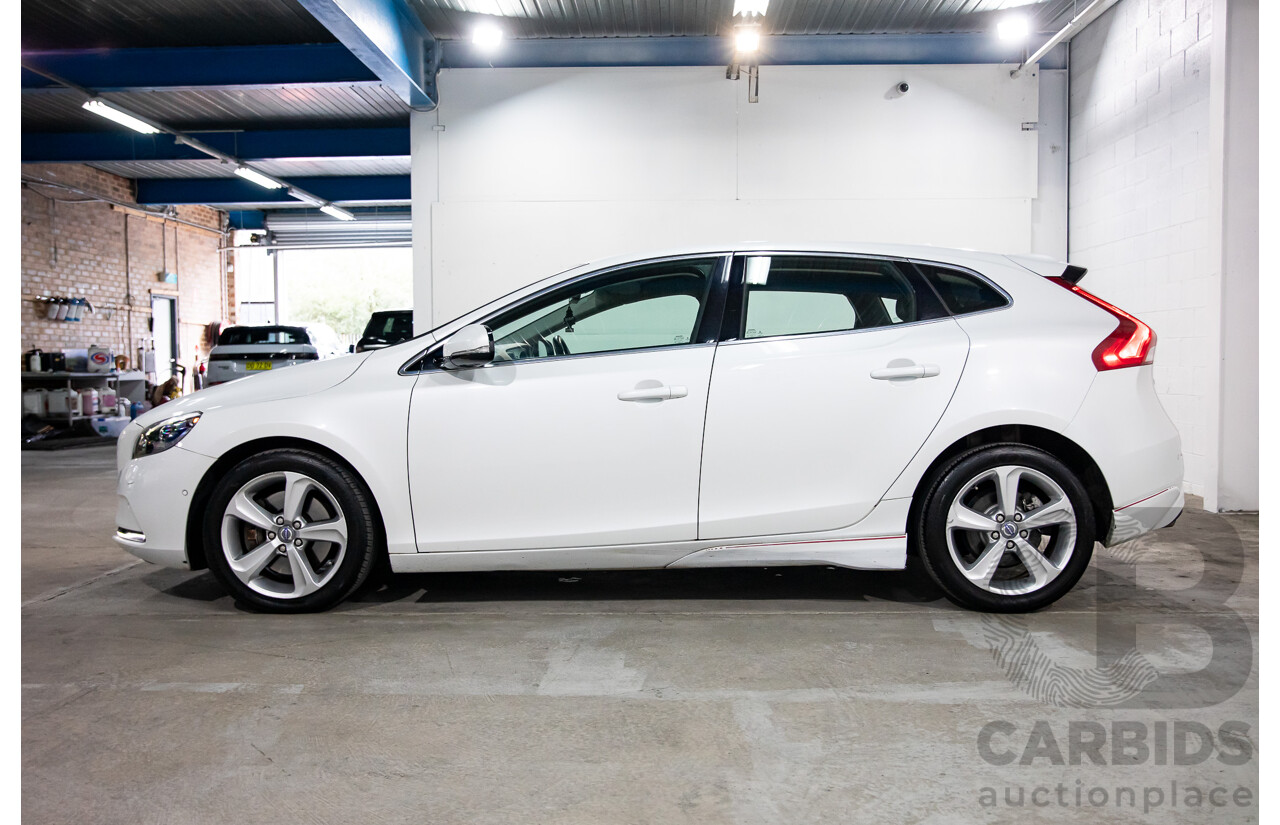 11/2013 Volvo V40 T4 Luxury M 5d Hatchback White Turbo 2.0L