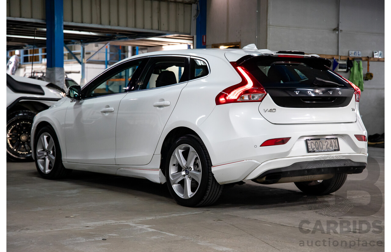 11/2013 Volvo V40 T4 Luxury M 5d Hatchback White Turbo 2.0L