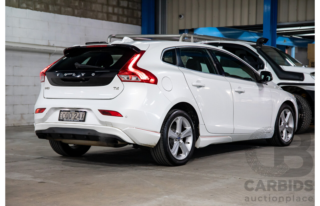 11/2013 Volvo V40 T4 Luxury M 5d Hatchback White Turbo 2.0L