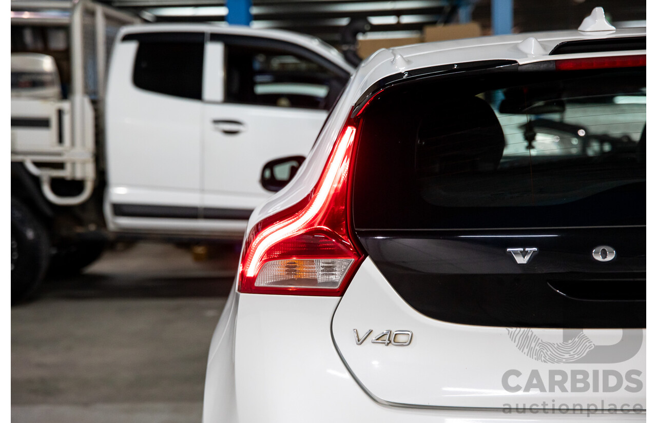 11/2013 Volvo V40 T4 Luxury M 5d Hatchback White Turbo 2.0L