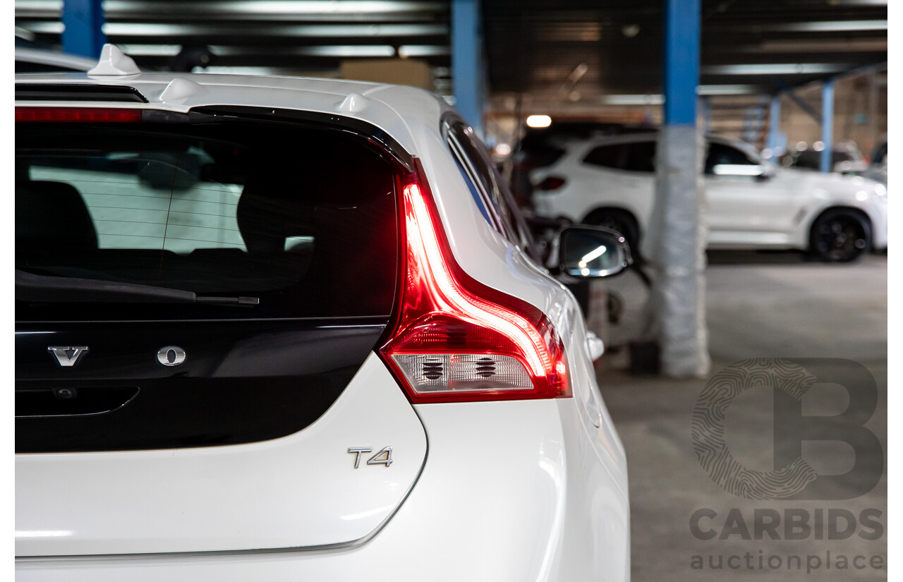 11/2013 Volvo V40 T4 Luxury M 5d Hatchback White Turbo 2.0L