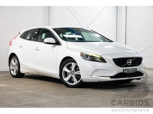 11/2013 Volvo V40 T4 Luxury M 5d Hatchback White Turbo 2.0L