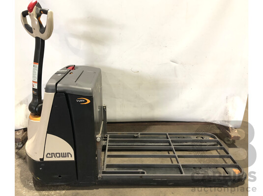 1659657 · Crown Electric Pallet Truck and Charger - WP 3000