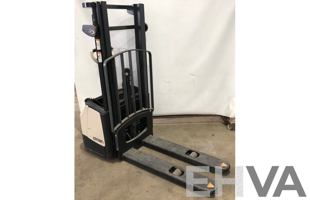 Crown Electric Pallet Truck  - WF 3000