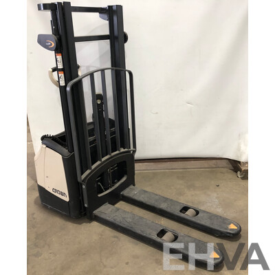 Crown Electric Pallet Truck  - WF 3000