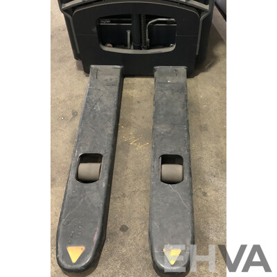 Crown Electric Pallet Truck  - WF 3000