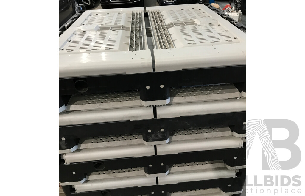 IB Plastic Pallets - Lot of 6