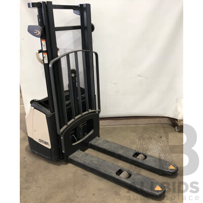 Crown Electric Pallet Truck  - WF 3000