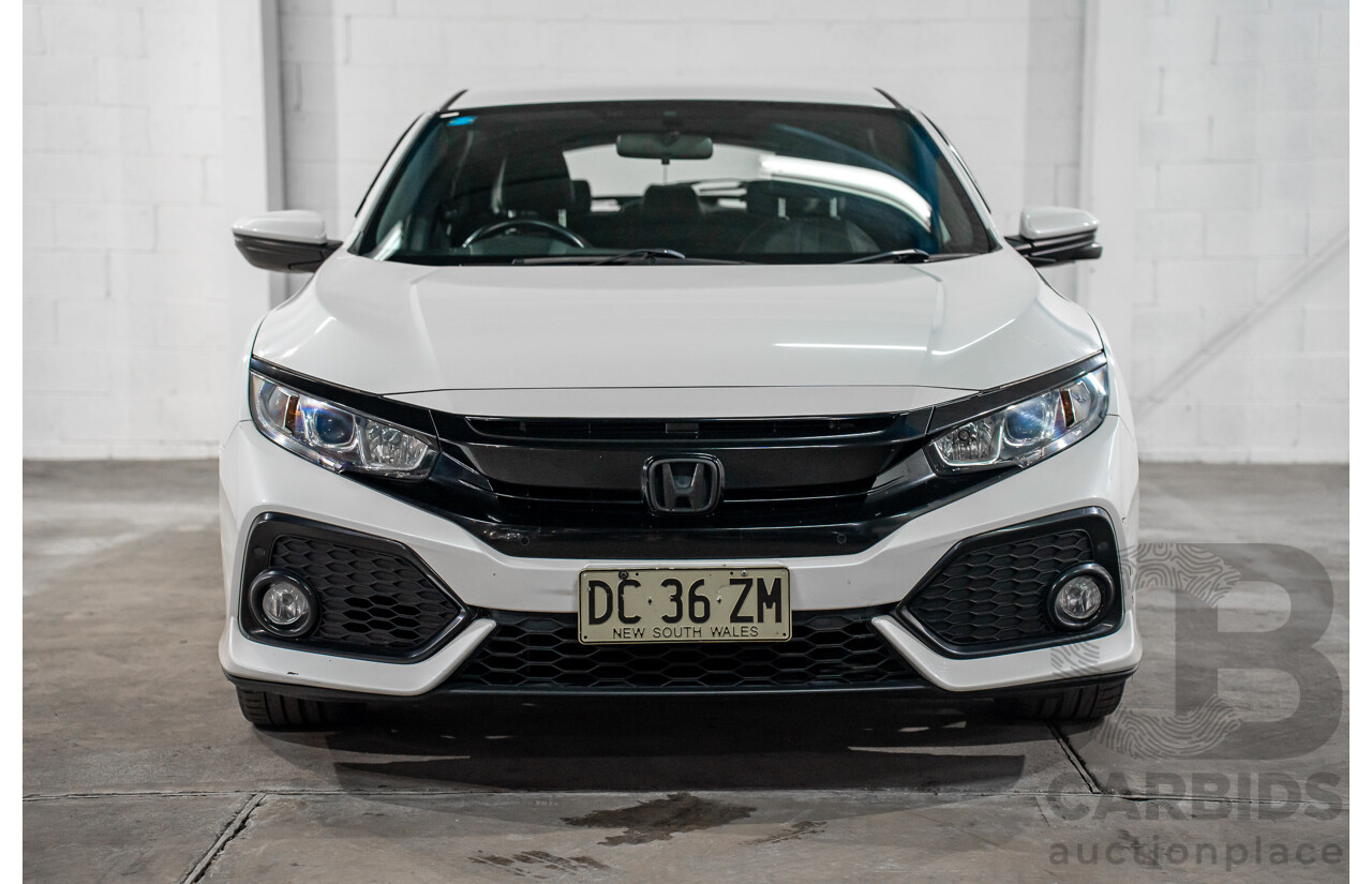 06/2019 Honda Civic Luxe Limited Edition (FWD) MY19 5d Hatchback Platinum White Pearl 1.8L