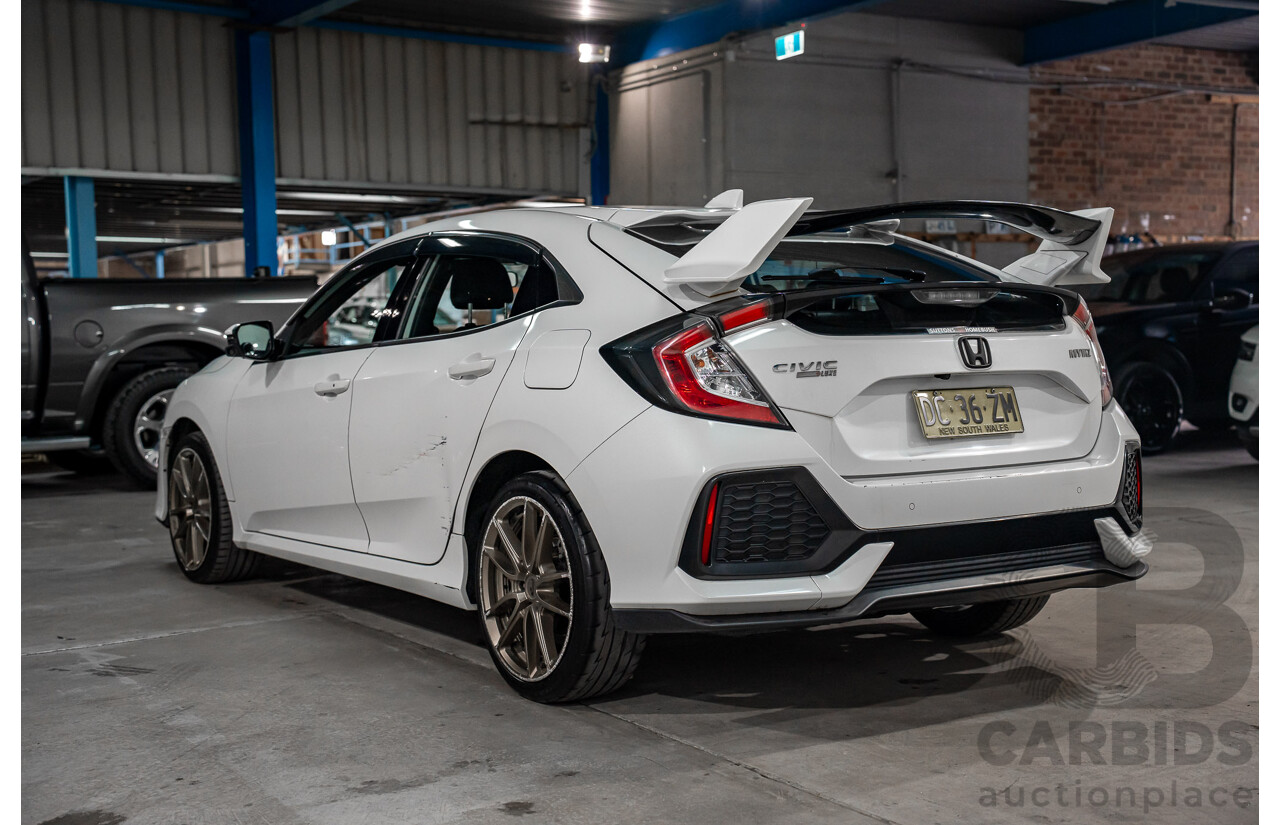 06/2019 Honda Civic Luxe Limited Edition (FWD) MY19 5d Hatchback Platinum White Pearl 1.8L