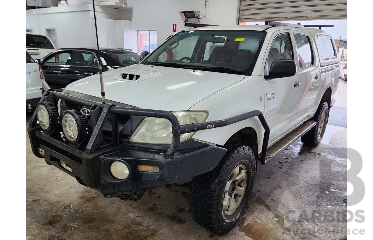 10/2009 Toyota Hilux SR (4x4) KUN26R 08 UPGRADE Dual Cab P/Up White 3.0L