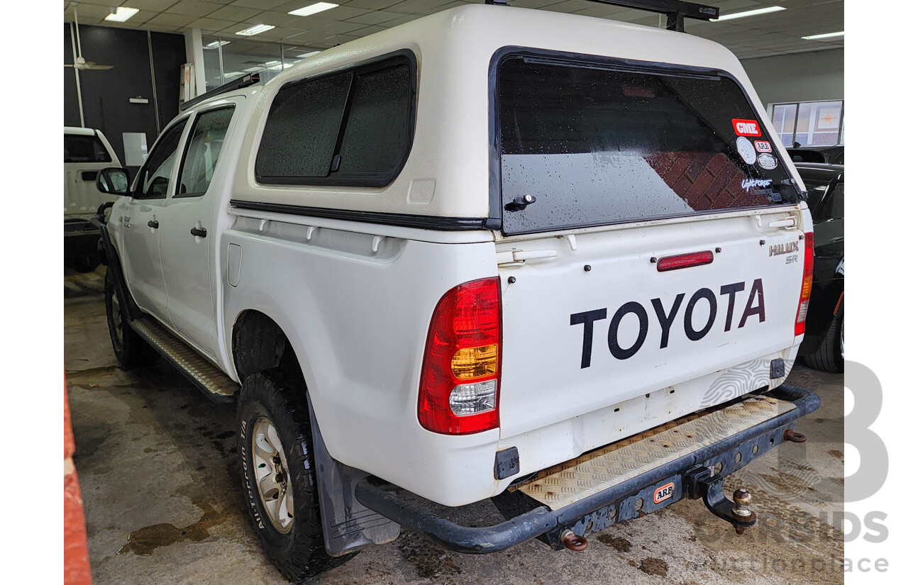 10/2009 Toyota Hilux SR (4x4) KUN26R 08 UPGRADE Dual Cab P/Up White 3.0L