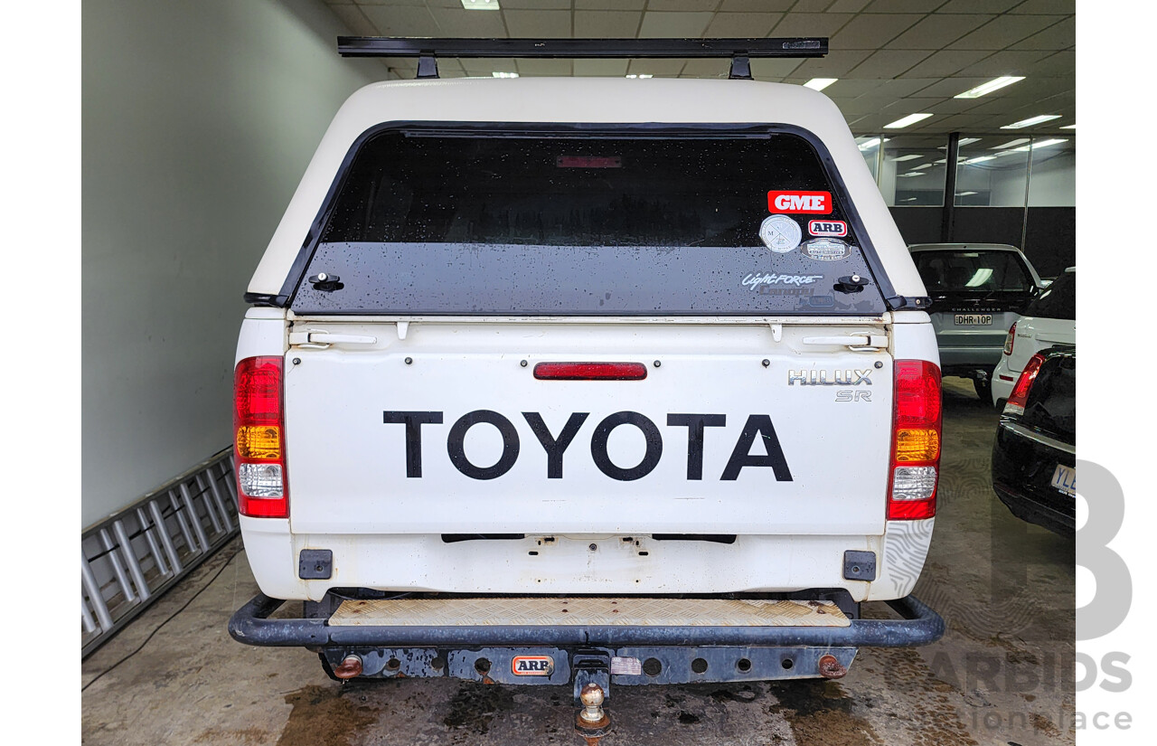 10/2009 Toyota Hilux SR (4x4) KUN26R 08 UPGRADE Dual Cab P/Up White 3.0L