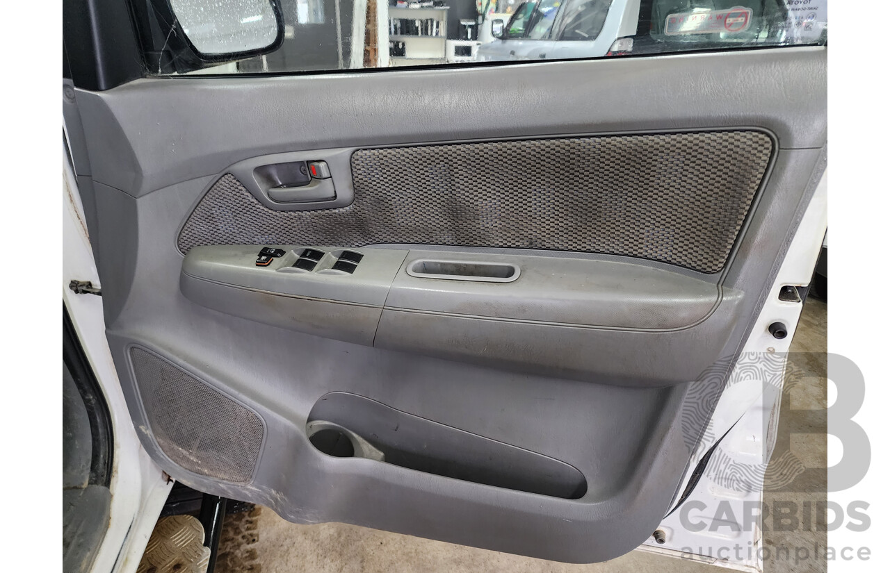10/2009 Toyota Hilux SR (4x4) KUN26R 08 UPGRADE Dual Cab P/Up White 3.0L