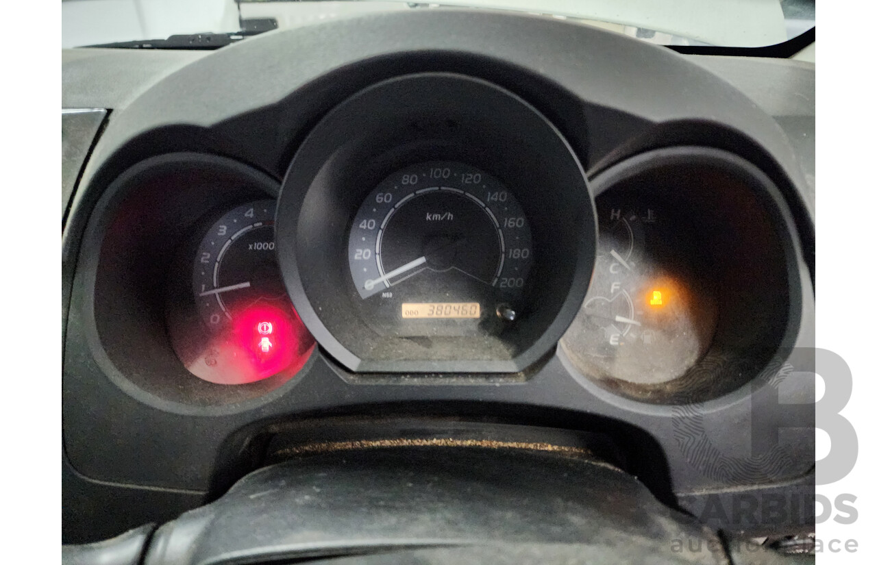 10/2009 Toyota Hilux SR (4x4) KUN26R 08 UPGRADE Dual Cab P/Up White 3.0L