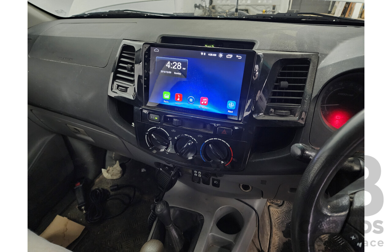 10/2009 Toyota Hilux SR (4x4) KUN26R 08 UPGRADE Dual Cab P/Up White 3.0L