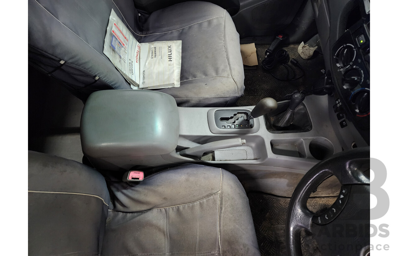 10/2009 Toyota Hilux SR (4x4) KUN26R 08 UPGRADE Dual Cab P/Up White 3.0L