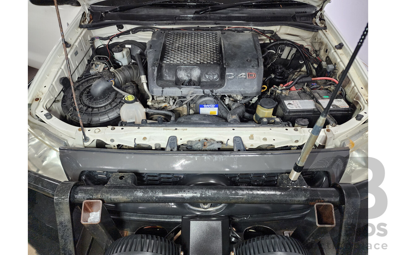 10/2009 Toyota Hilux SR (4x4) KUN26R 08 UPGRADE Dual Cab P/Up White 3.0L