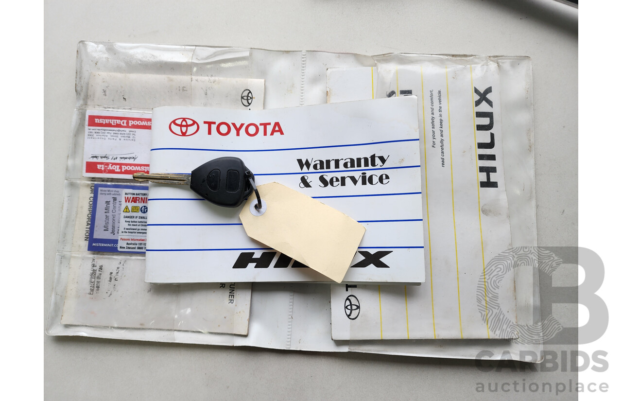 10/2009 Toyota Hilux SR (4x4) KUN26R 08 UPGRADE Dual Cab P/Up White 3.0L