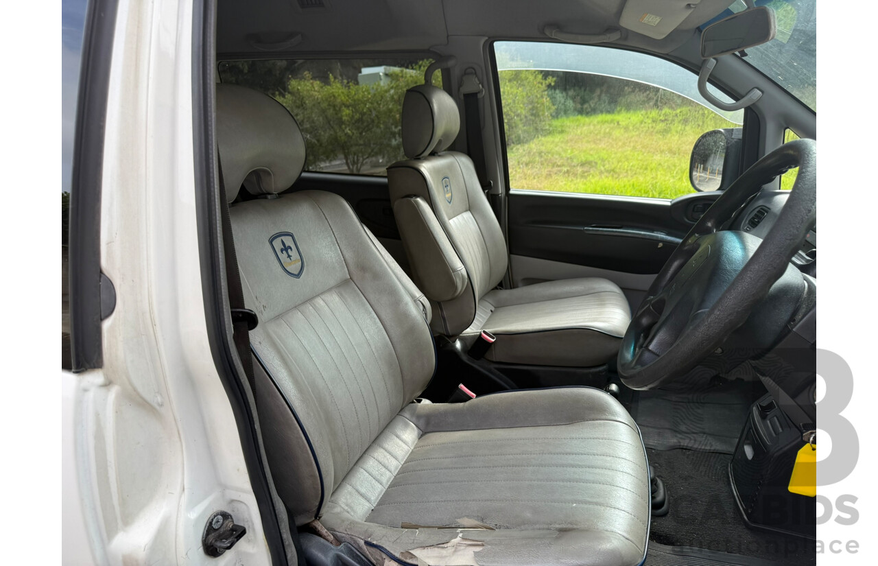 03/2000 Mitsubishi Delica Chamonix (Spacegear) 4d Wagon White Turbo Diesel 2.8L - 5/08 Import