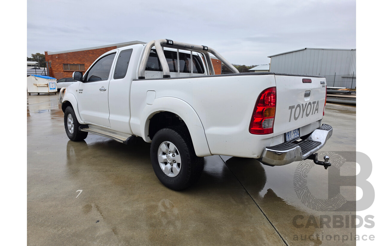 4/2005 Toyota Hilux SR5 (4x4) GGN25R X Cab P/Up White 4.0L