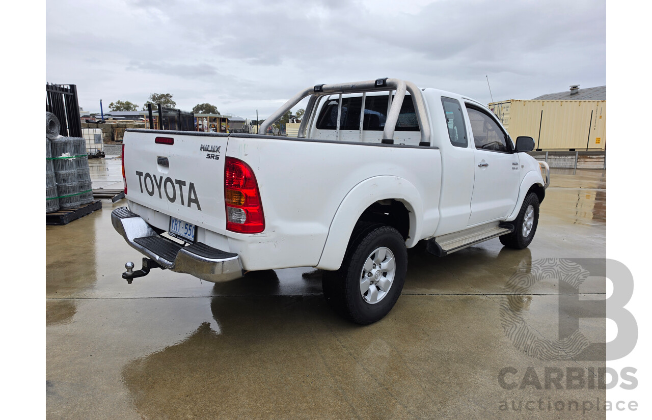 4/2005 Toyota Hilux SR5 (4x4) GGN25R X Cab P/Up White 4.0L
