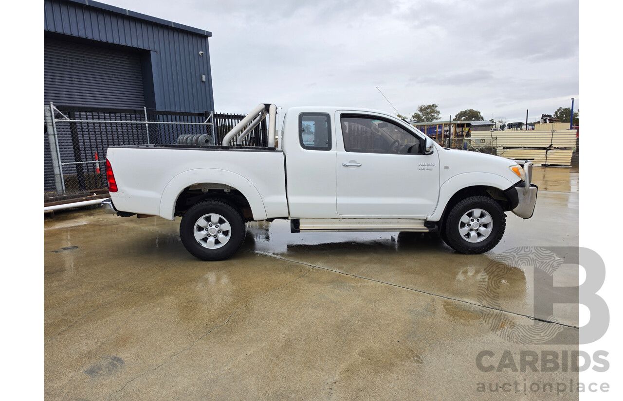 4/2005 Toyota Hilux SR5 (4x4) GGN25R X Cab P/Up White 4.0L