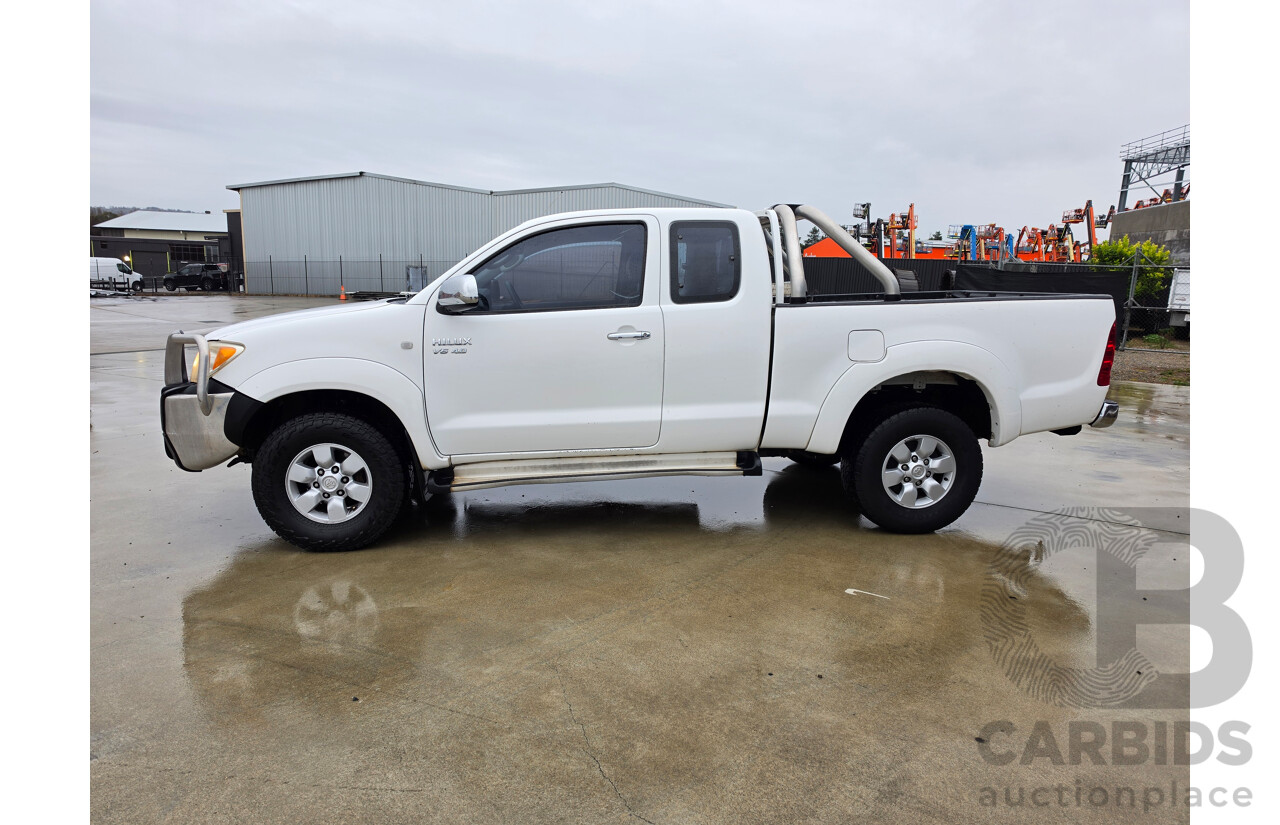 4/2005 Toyota Hilux SR5 (4x4) GGN25R X Cab P/Up White 4.0L