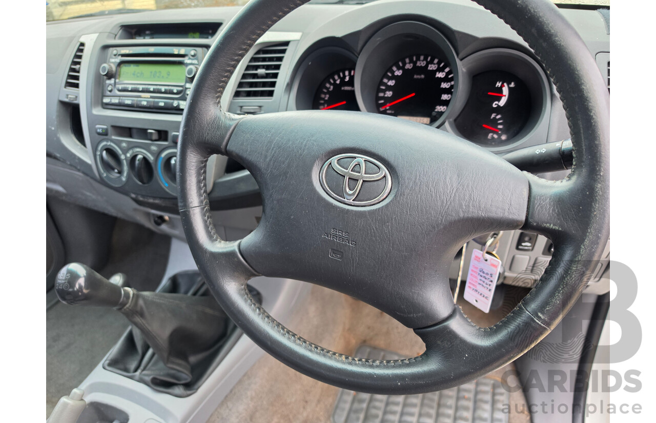 4/2005 Toyota Hilux SR5 (4x4) GGN25R X Cab P/Up White 4.0L