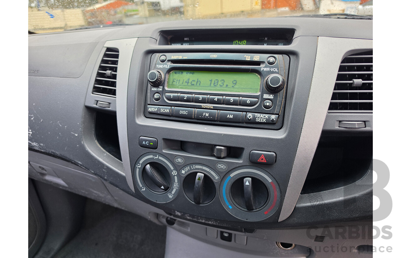 4/2005 Toyota Hilux SR5 (4x4) GGN25R X Cab P/Up White 4.0L