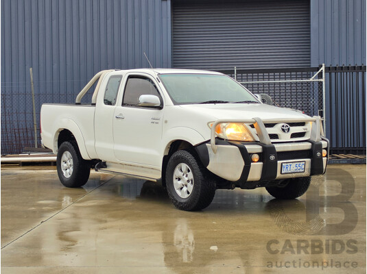 4/2005 Toyota Hilux SR5 (4x4) GGN25R X Cab P/Up White 4.0L