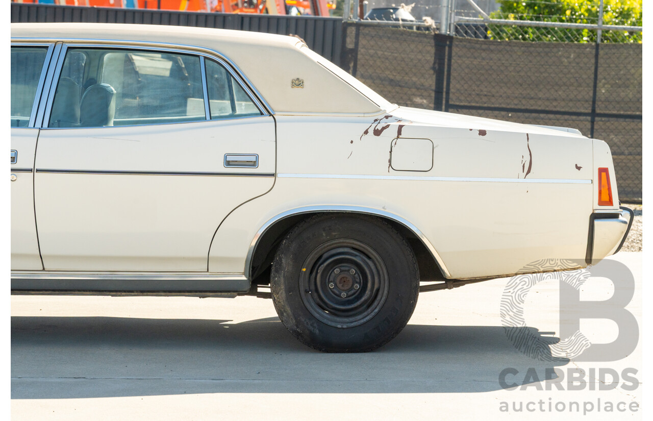 12/1977 Ford LTD P6 4d Sedan Sno White / Dusk Vinyl V8 351ci 5.8L - Local Survivor Car