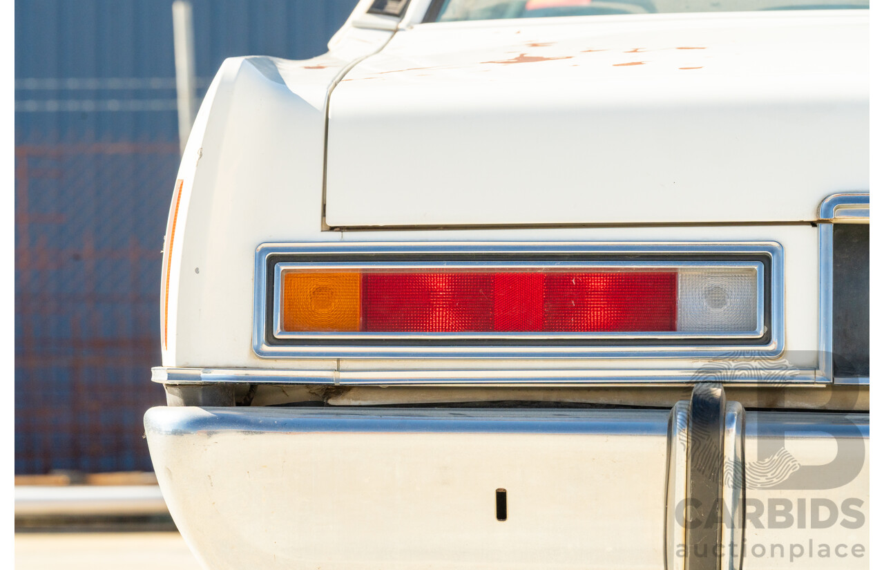 12/1977 Ford LTD P6 4d Sedan Sno White / Dusk Vinyl V8 351ci 5.8L - Local Survivor Car