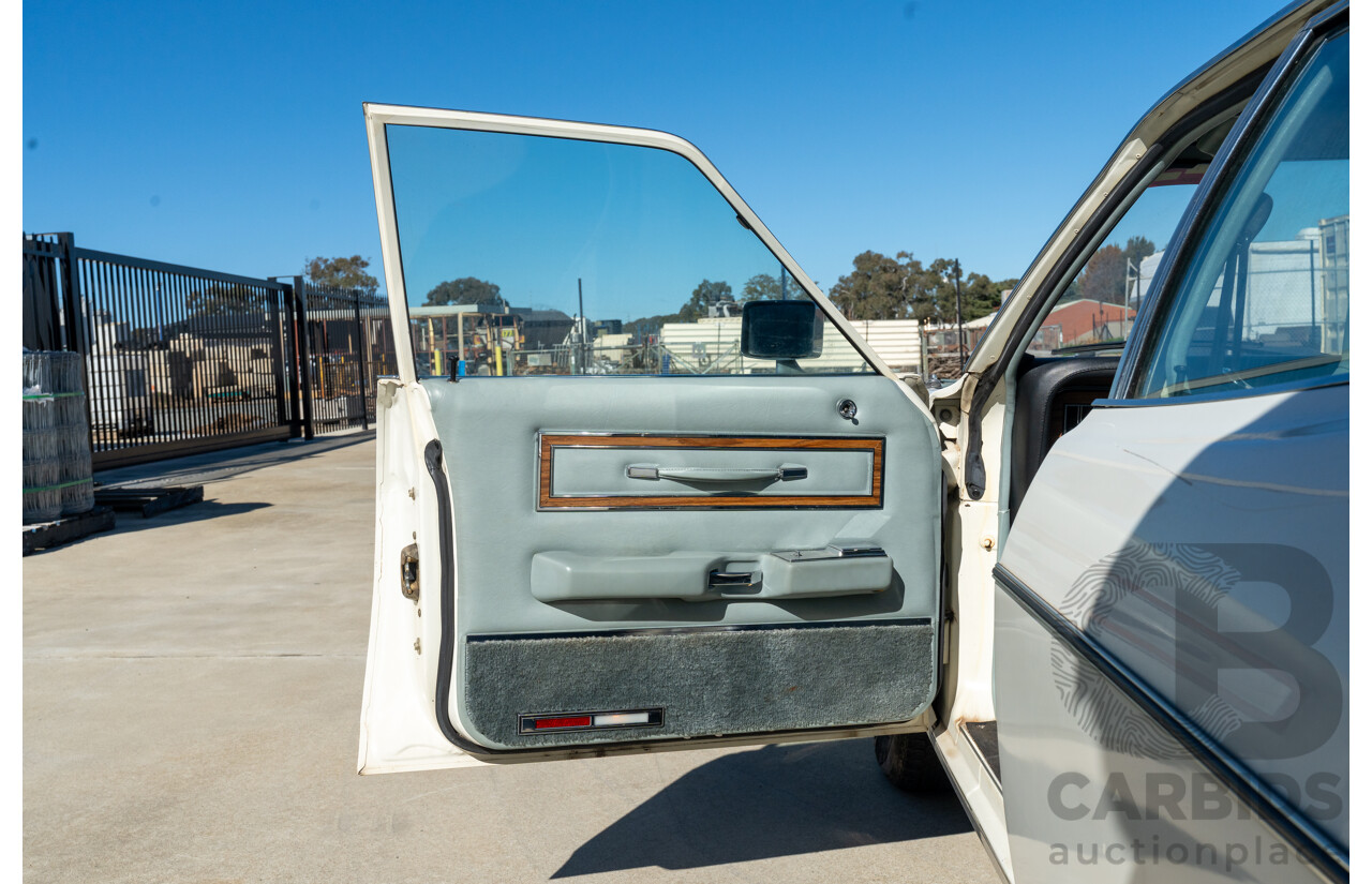 12/1977 Ford LTD P6 4d Sedan Sno White / Dusk Vinyl V8 351ci 5.8L - Local Survivor Car
