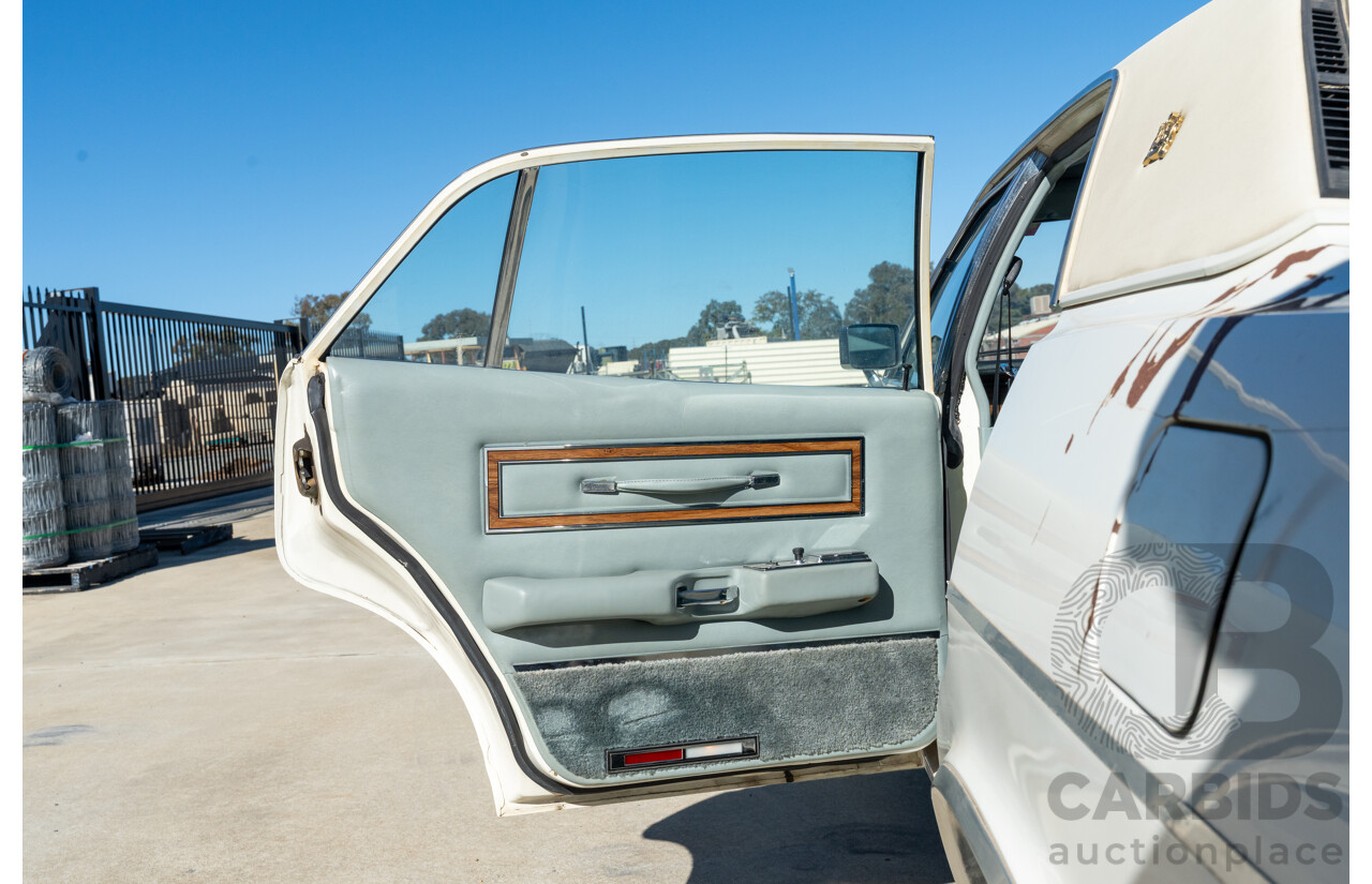 12/1977 Ford LTD P6 4d Sedan Sno White / Dusk Vinyl V8 351ci 5.8L - Local Survivor Car