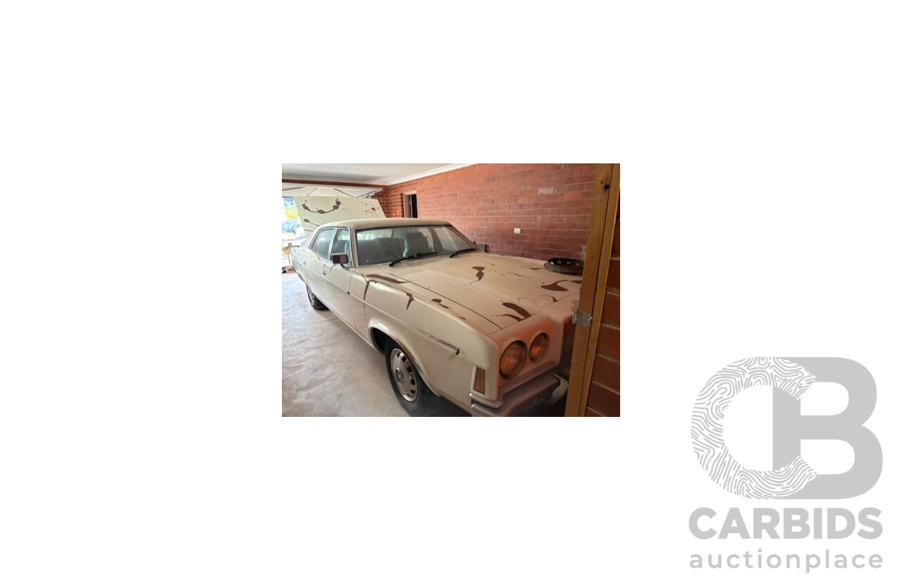 12/1977 Ford LTD P6 4d Sedan Sno White / Dusk Vinyl V8 351ci 5.8L - Local Survivor Car
