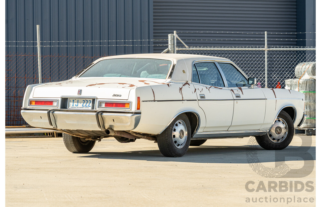 12/1977 Ford LTD P6 4d Sedan Sno White / Dusk Vinyl V8 351ci 5.8L - Local Survivor Car