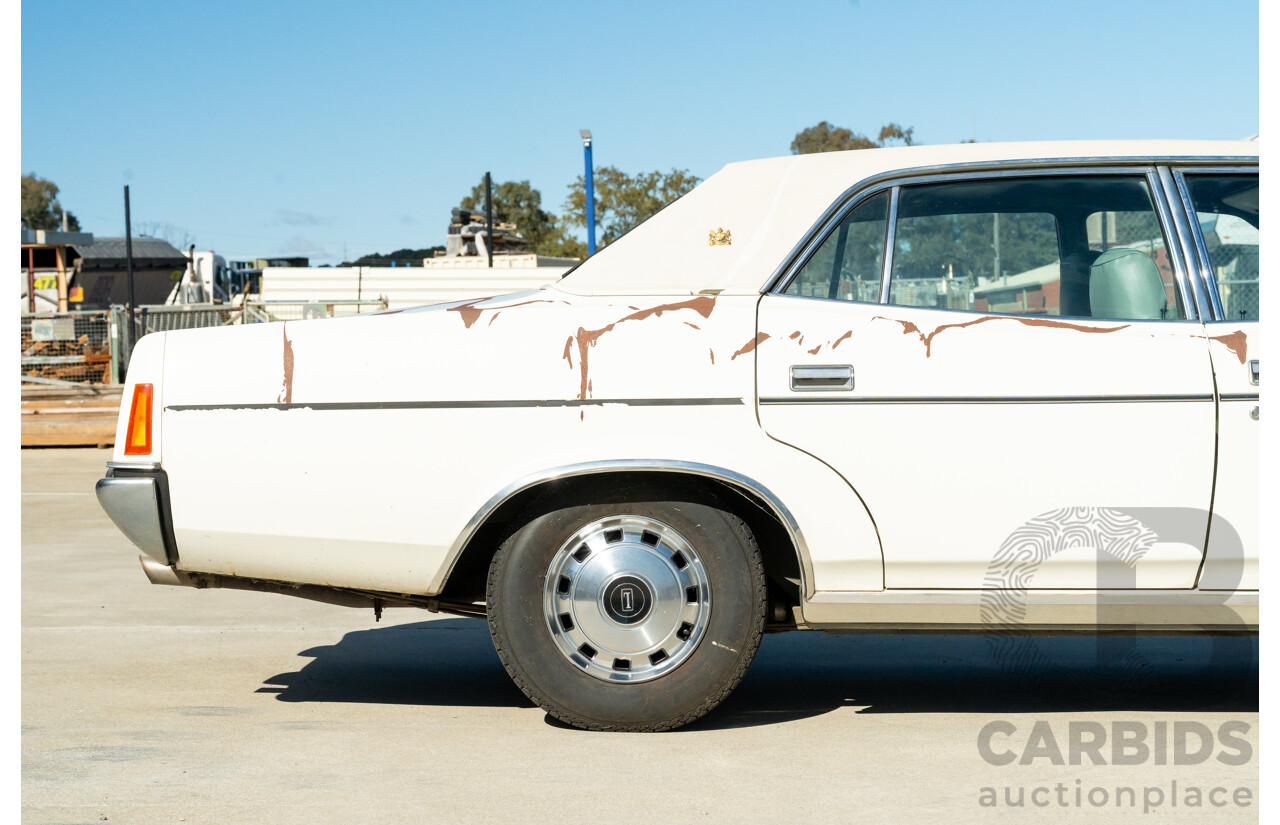 12/1977 Ford LTD P6 4d Sedan Sno White / Dusk Vinyl V8 351ci 5.8L - Local Survivor Car