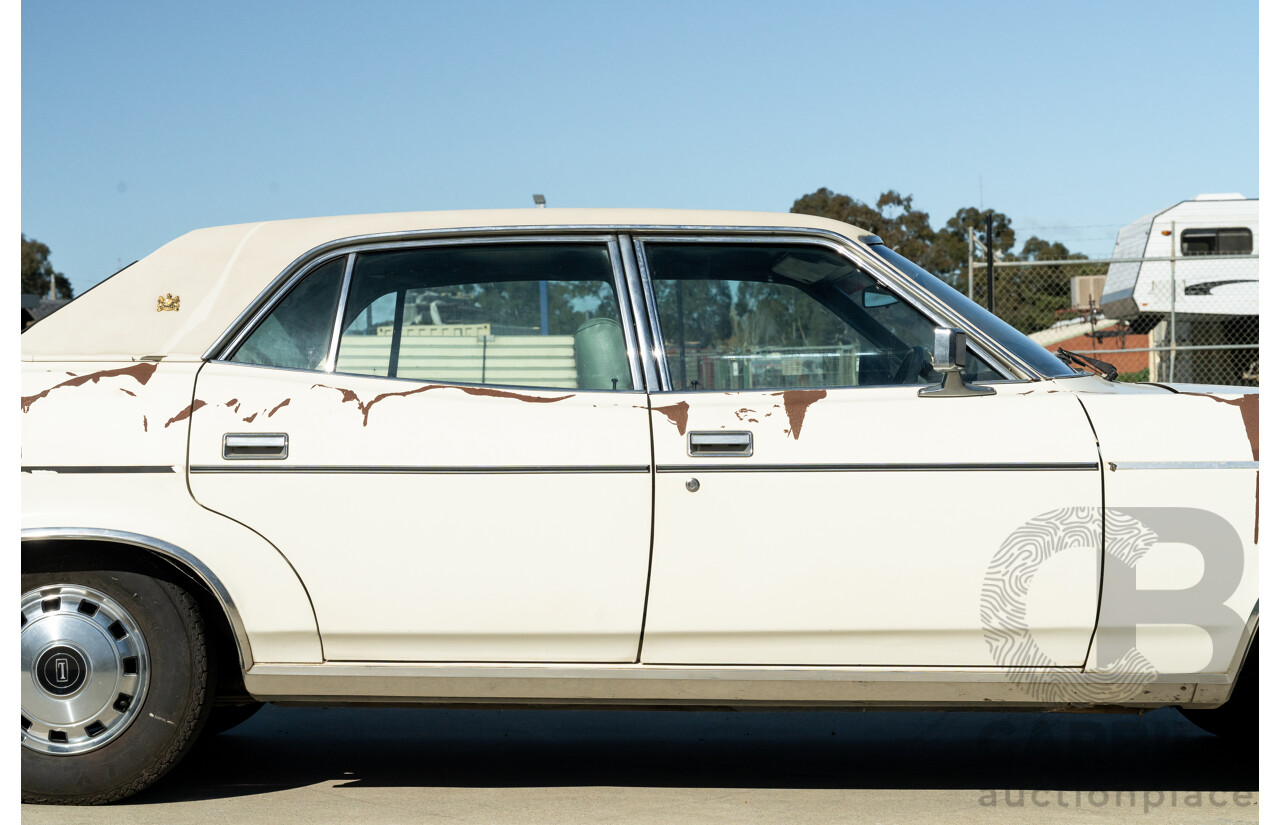 12/1977 Ford LTD P6 4d Sedan Sno White / Dusk Vinyl V8 351ci 5.8L - Local Survivor Car
