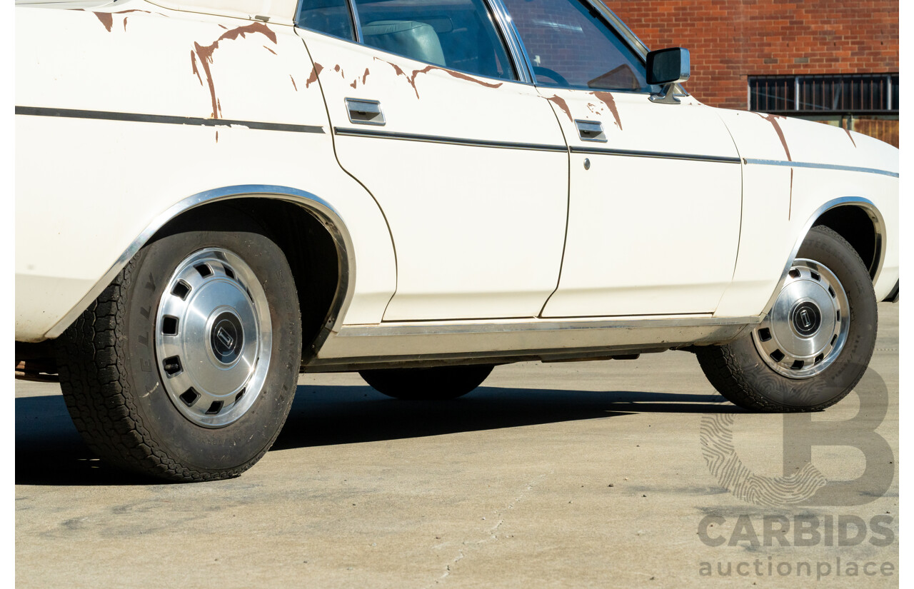 12/1977 Ford LTD P6 4d Sedan Sno White / Dusk Vinyl V8 351ci 5.8L - Local Survivor Car