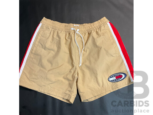 1662411 · Tommy Jeans T-shirt ,Shorts & the North Face T-Shirt  - Lot of 3