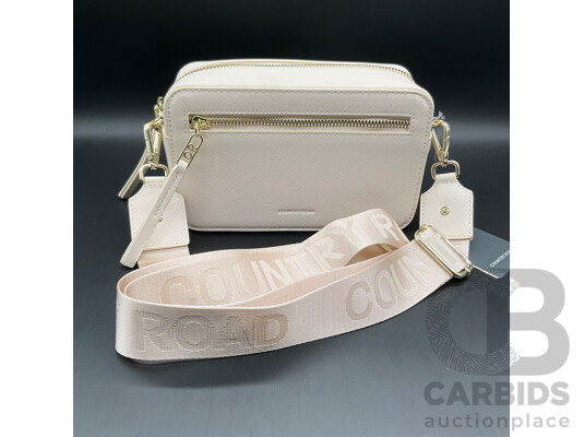 1661260 · Camera Bag (Oyster) Branded COUNTRY ROAD